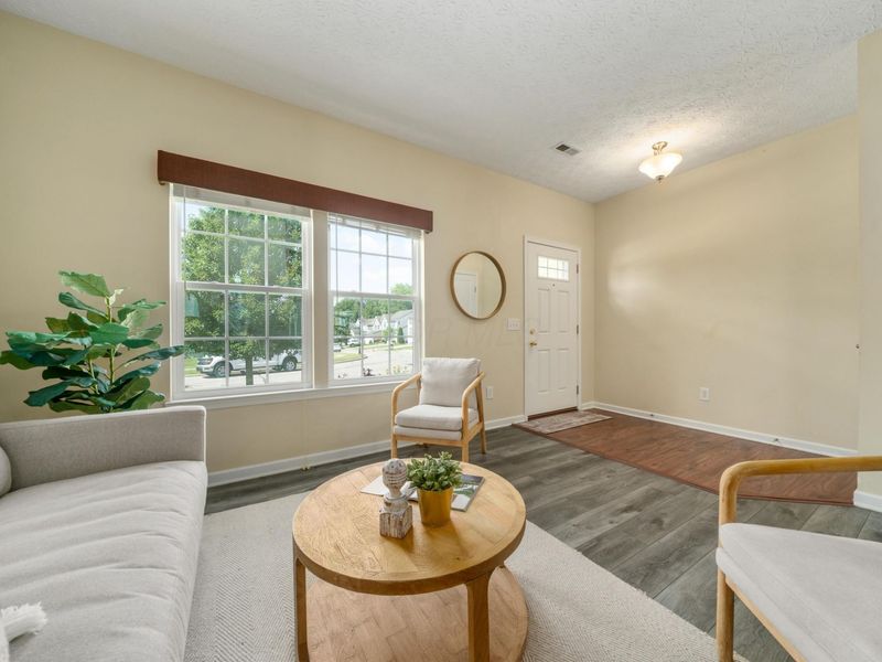 568 Stone Shadow Drive, Blacklick, OH 43004 Photo 6