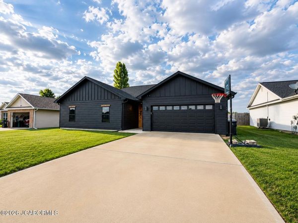 703 E TERRILL ROAD, Moberly, MO 65270