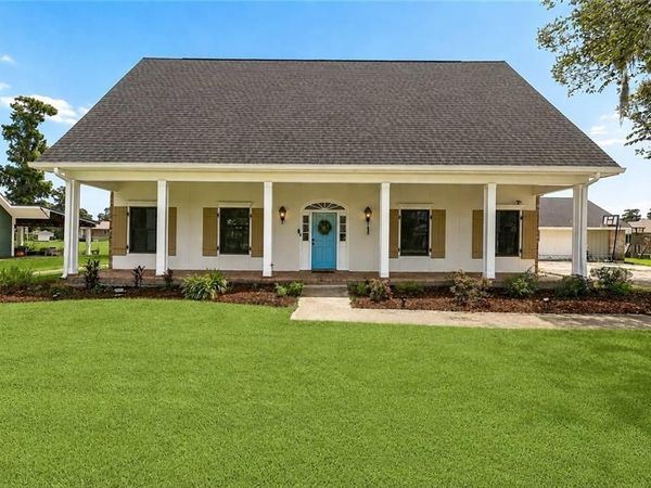 64 BELLE GROVE Drive , Destrehan, LA 70047