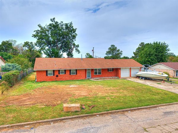 907 Oak Park Drive, Choctaw, OK 73020