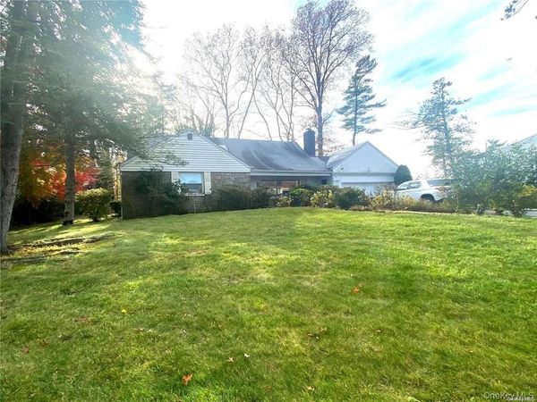 60 Gristmill Lane, Great Neck, NY 11023