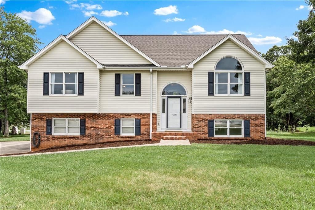 221 Saura Court, King, NC 27021 Main Photo