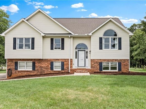221 Saura Court, King, NC 27021