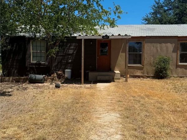 207 N Broad Street , Lampasas, TX 76550
