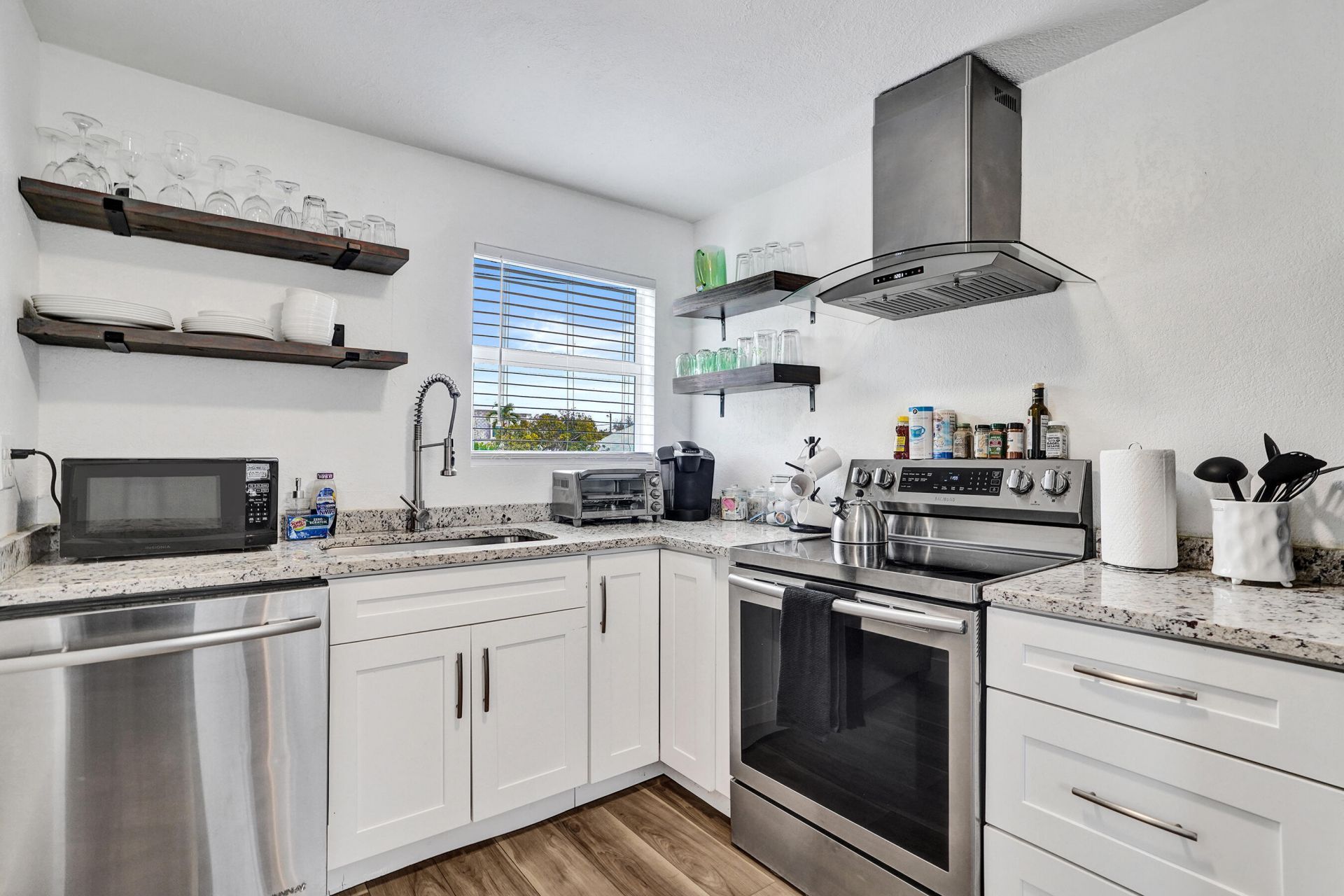 311 SE 3rd Avenue, Unit Upstairs, Delray Beach, FL 33483 Photo