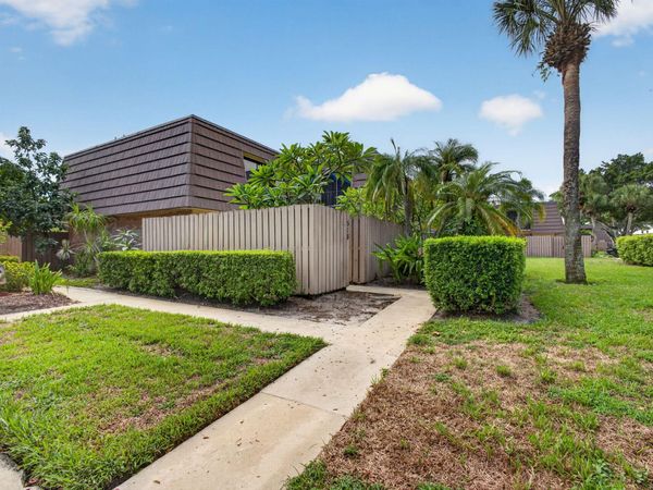 518 5th Court, Palm Beach Gardens, FL 33410