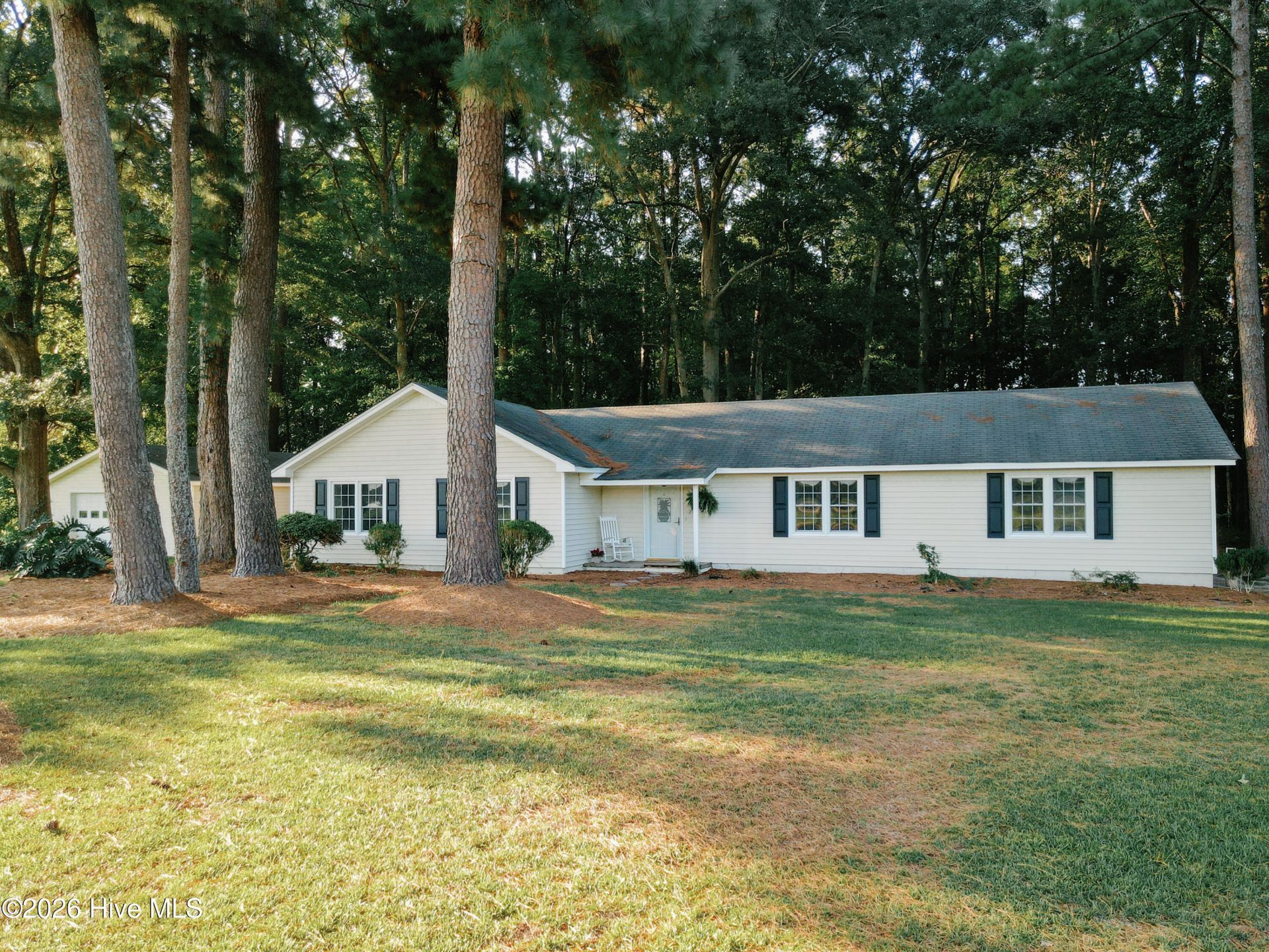 424 Dail Road, Grimesland, NC 27837 Main Photo