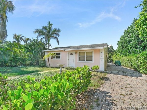 8331 SE Lundy Street , Hobe Sound, FL 33455