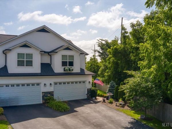 339 Sandholm Court , Geneva, IL 60134