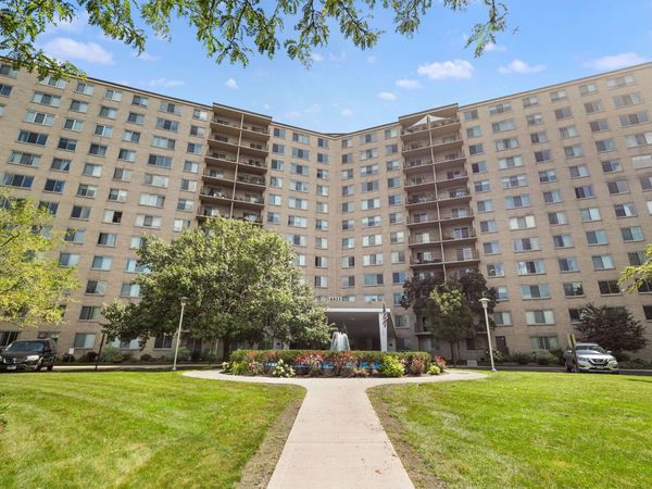 6933 N Kedzie Avenue , Unit 803, Chicago, IL 60645