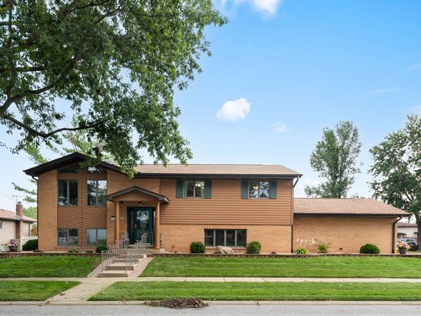 951 Dune Sand Court, Dyer, IN 46311