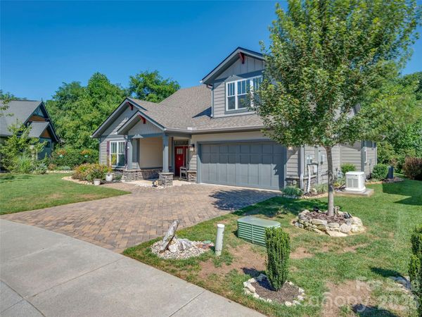 217 Hogans View Circle, Hendersonville, NC 28739