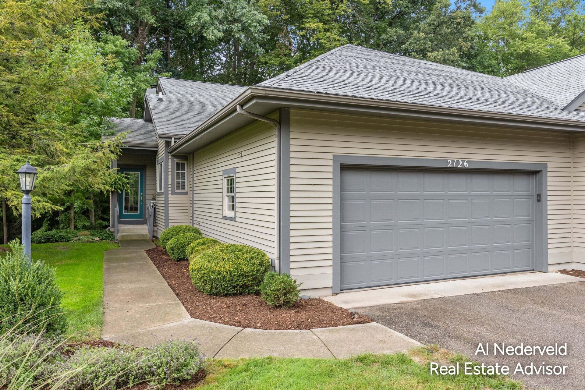 2126 S Cross Creek Drive Se, Grand Rapids, MI 49508 Main Photo