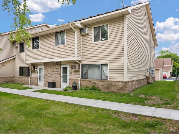 16 E 13th Street , Waconia, MN 55387