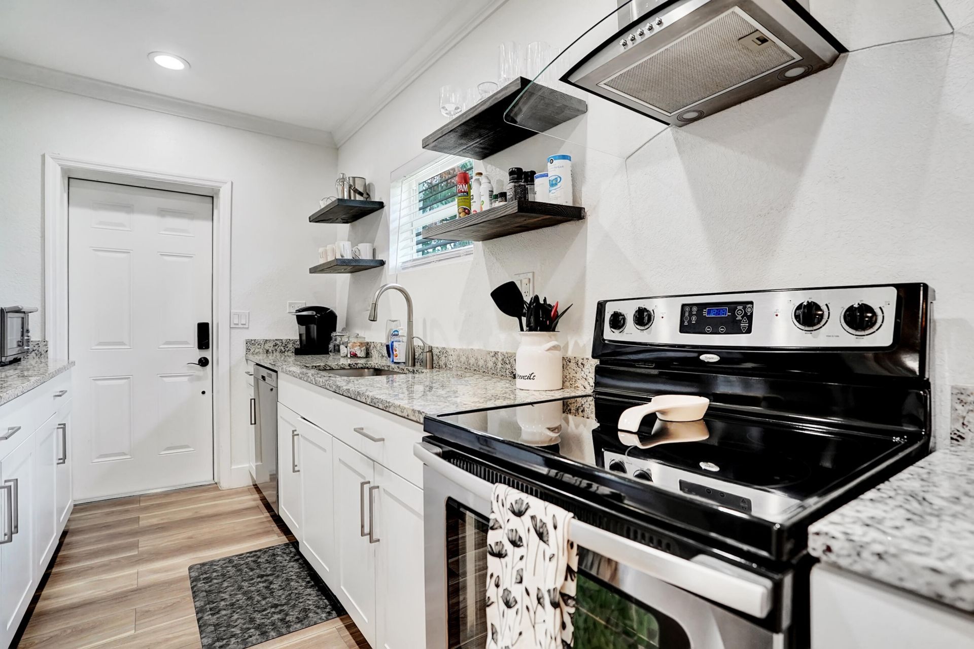 311 SE 3rd Avenue, Unit Downstairs, Delray Beach, FL 33483 Photo