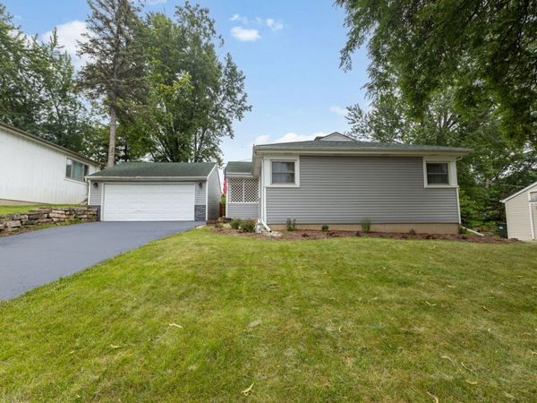 9 Grant Avenue , Lake In The Hills, IL 60156