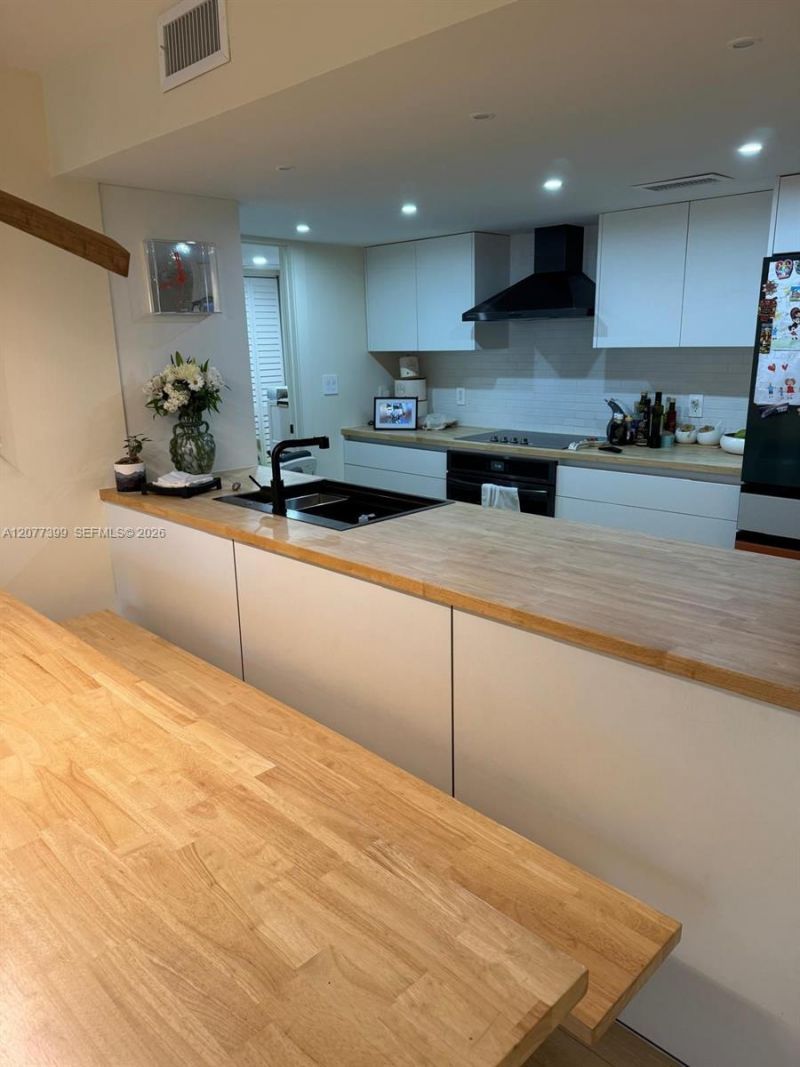 210 Sea View Dr, Unit 608, Key Biscayne, FL 33149 Photo