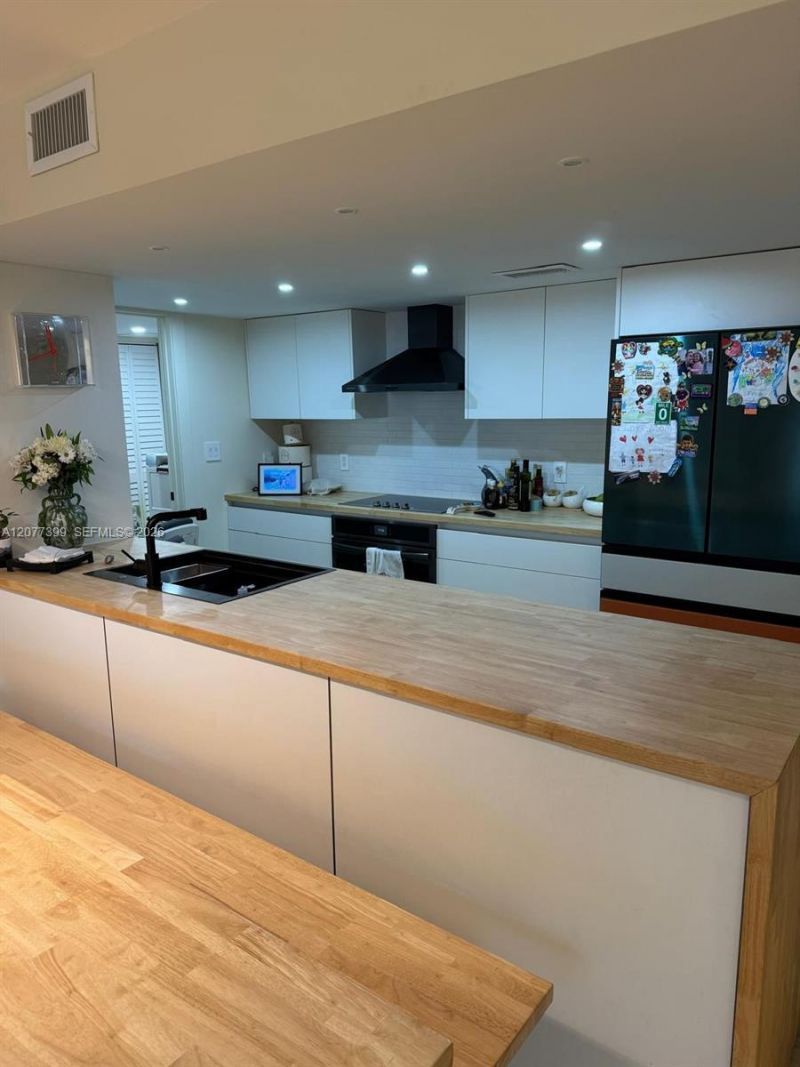 210 Sea View Dr, Unit 608, Key Biscayne, FL 33149 Photo