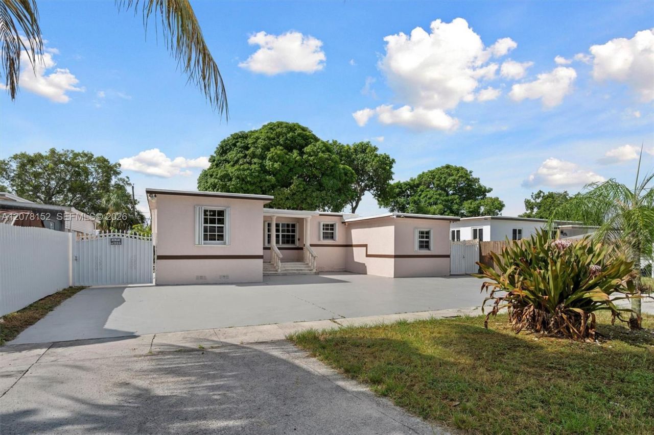 292 E 55th St, Hialeah, FL 33013 Main Photo