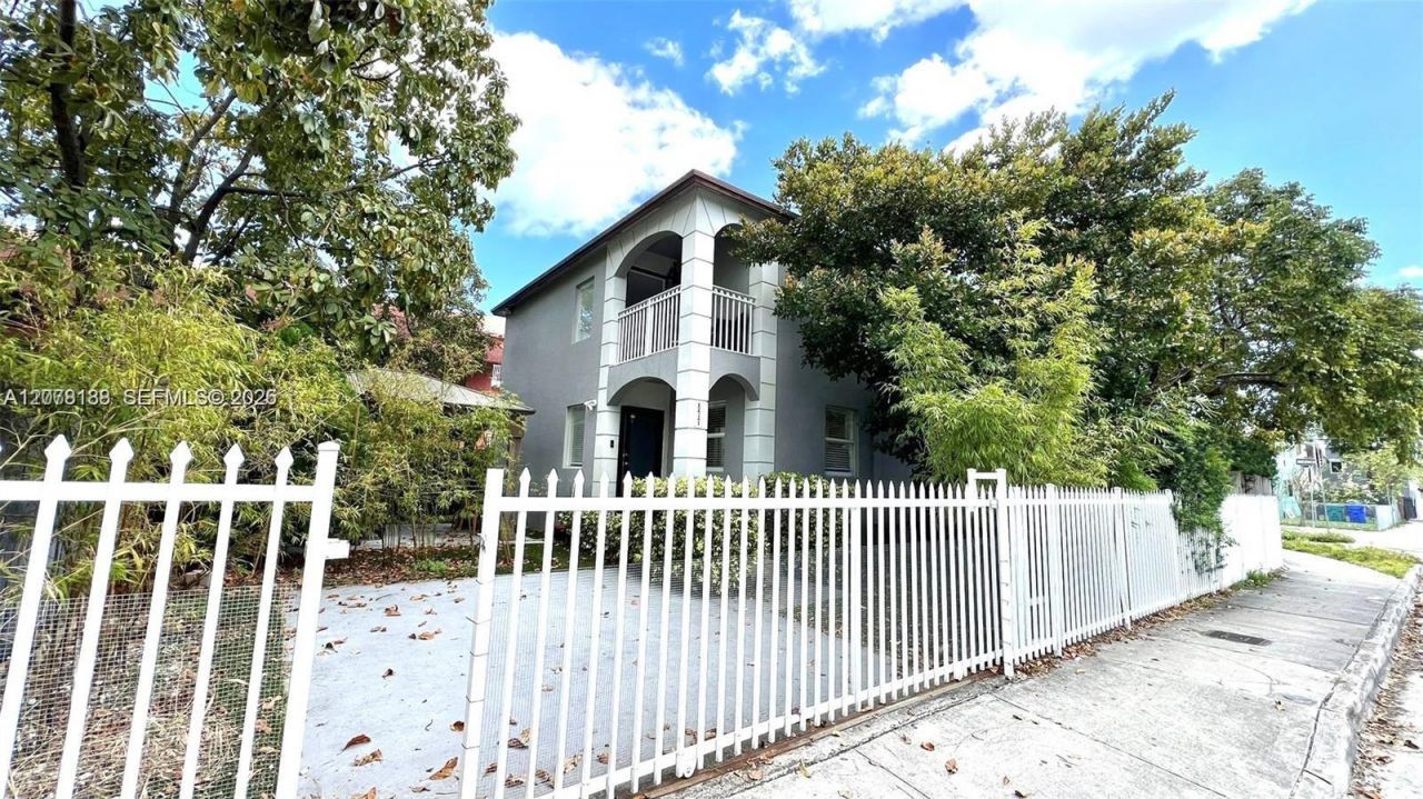 875 NW 2nd St , Miami, FL 33128 Photo
