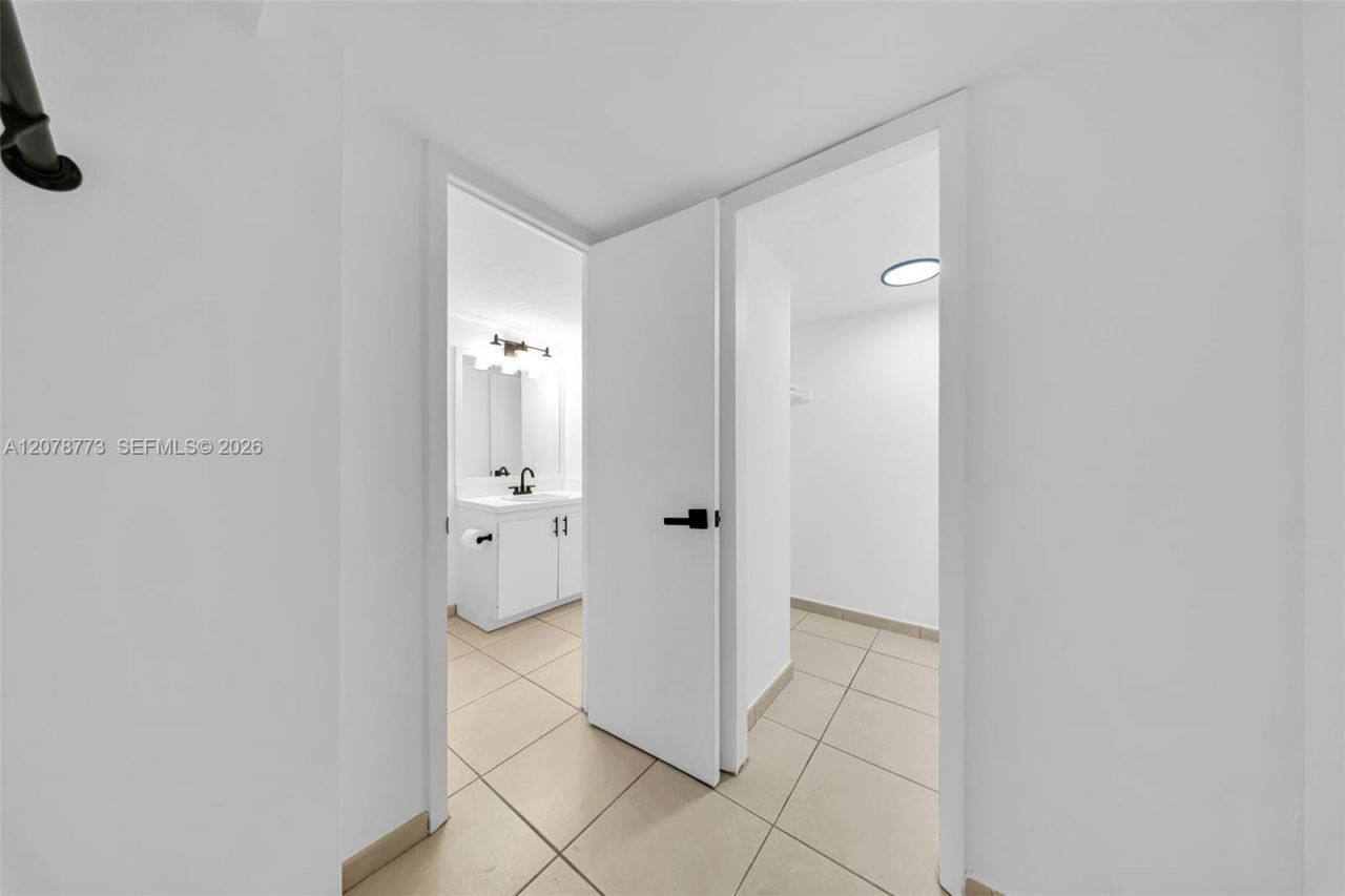 9360 Fontainebleau Blvd , Unit 208, Miami, FL 33172 Photo