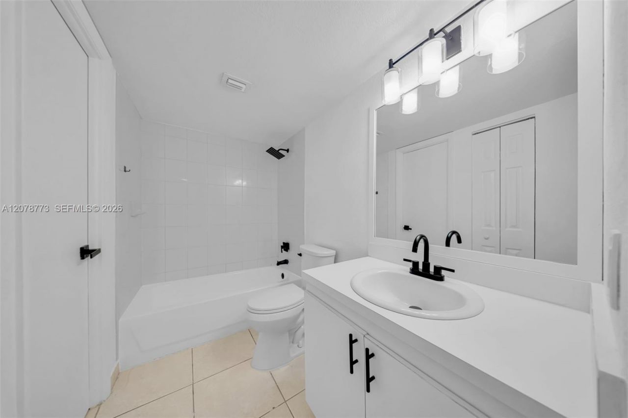 9360 Fontainebleau Blvd , Unit 208, Miami, FL 33172 Photo
