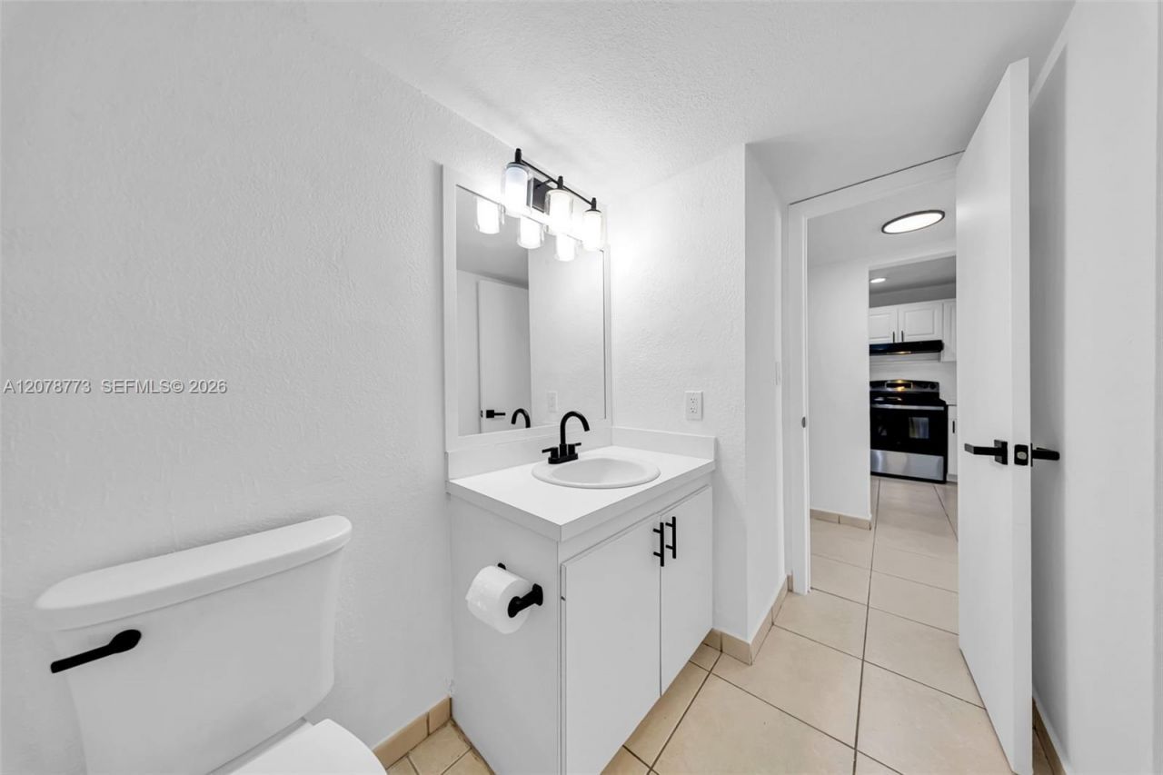 9360 Fontainebleau Blvd , Unit 208, Miami, FL 33172 Photo