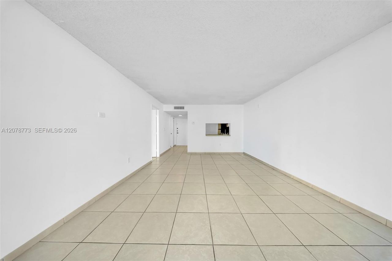 9360 Fontainebleau Blvd , Unit 208, Miami, FL 33172 Photo