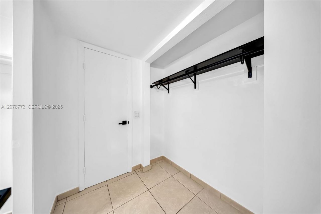 9360 Fontainebleau Blvd , Unit 208, Miami, FL 33172 Photo