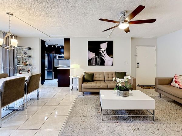 9350 Fontainebleau Blvd , Unit 101, Miami, FL 33172