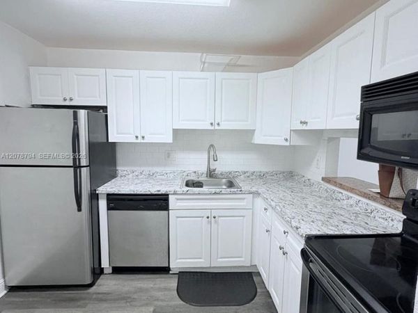 5201 Geneva Way , Unit 311, Doral, FL 33166