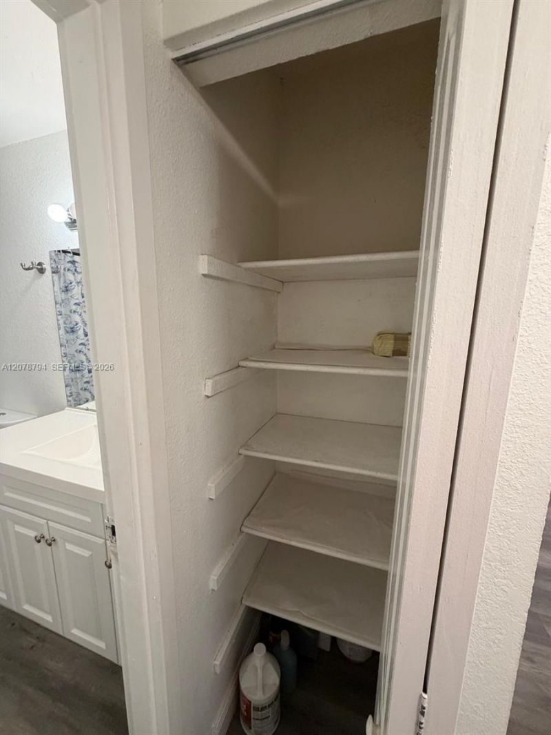 5201 Geneva Way , Unit 311, Doral, FL 33166 Photo