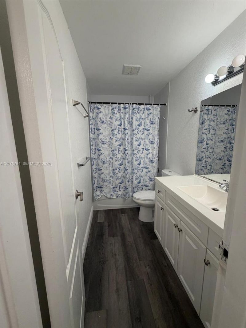 5201 Geneva Way , Unit 311, Doral, FL 33166 Photo