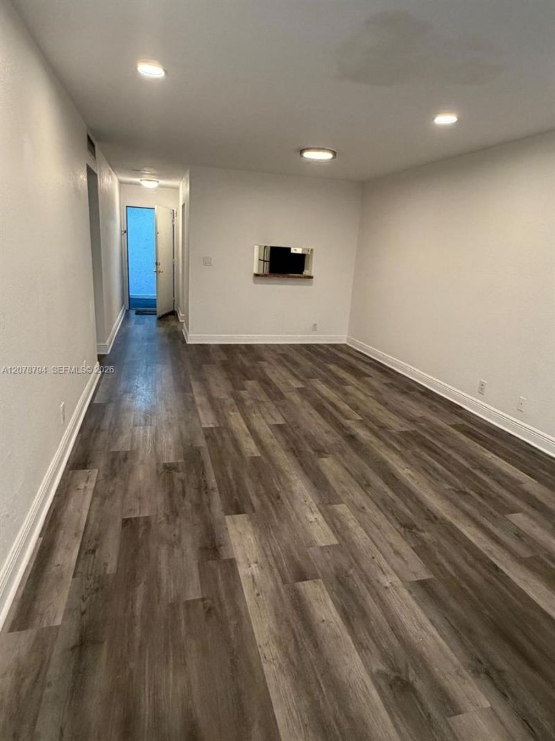 5201 Geneva Way , Unit 311, Doral, FL 33166 Photo