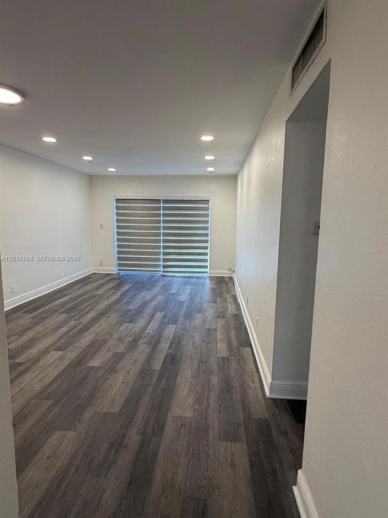 5201 Geneva Way , Unit 311, Doral, FL 33166 Photo