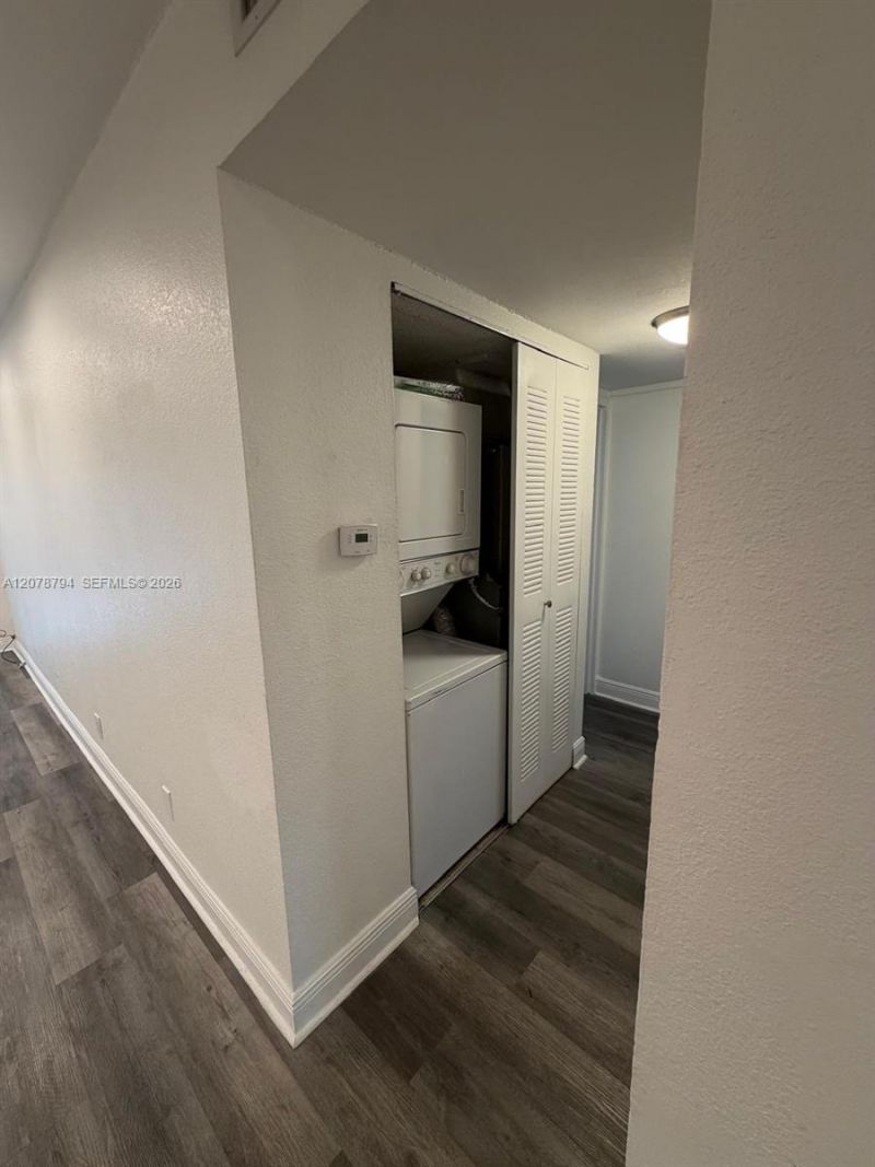 5201 Geneva Way , Unit 311, Doral, FL 33166 Photo