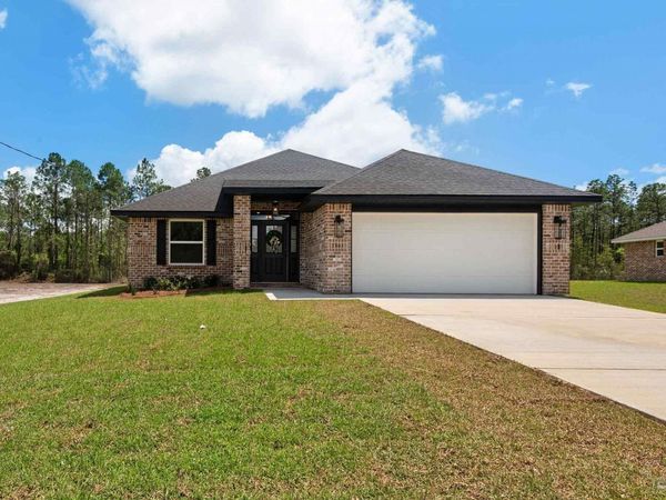 7961 Twin Lake Dr, Milton, FL 32583