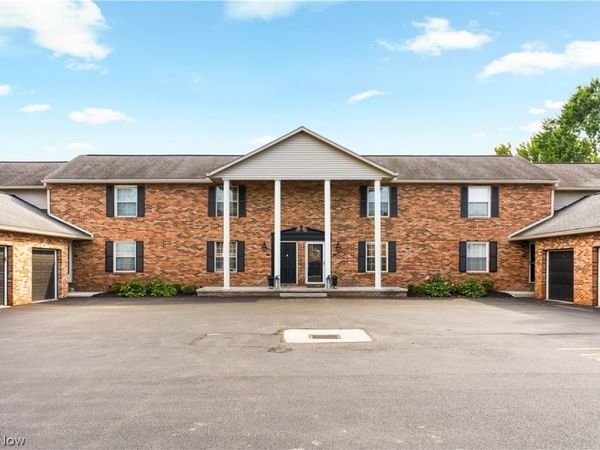 1206 W Maple Street , North Canton, OH 44720