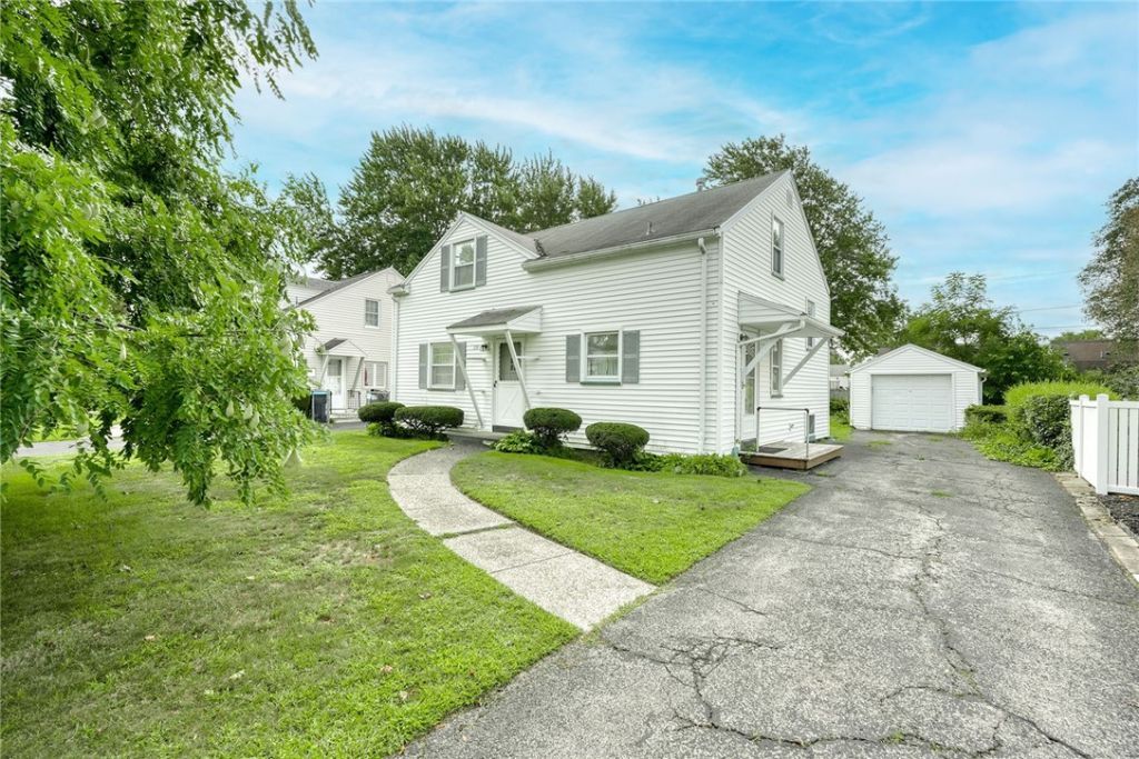 239 Fielding Road, Rochester, NY 14626 Main Photo