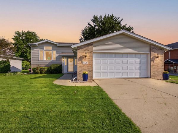 3925 Bayberry Lane, Highland, IN 46322