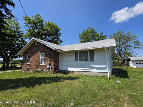 1323 E Willoughby Road, Lansing, MI 48911