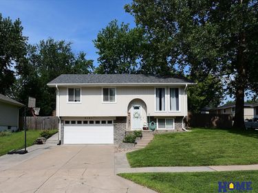 6141 NW Gary Street, Lincoln, NE 68521