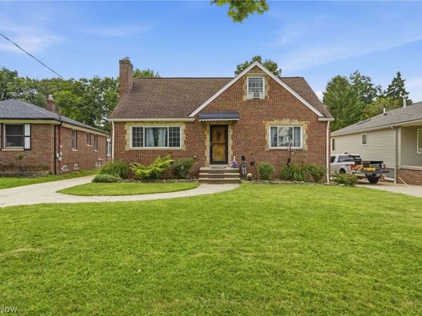 5996 Edgehill Drive , Parma Heights, OH 44130