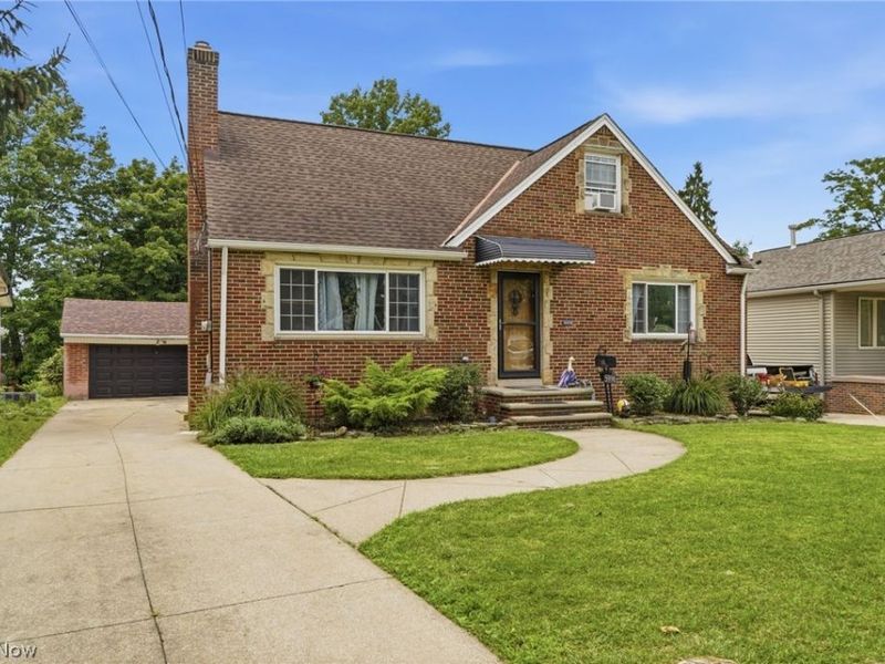 5996 Edgehill Drive, Parma Heights, OH 44130 Photo 2