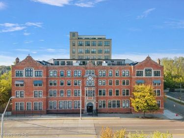 6533 E Jefferson Avenue, Unit 307, Detroit, Mi 48207