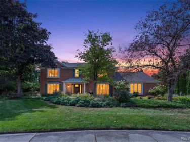 2427 Red Maple Court, Troy, Mi 48098