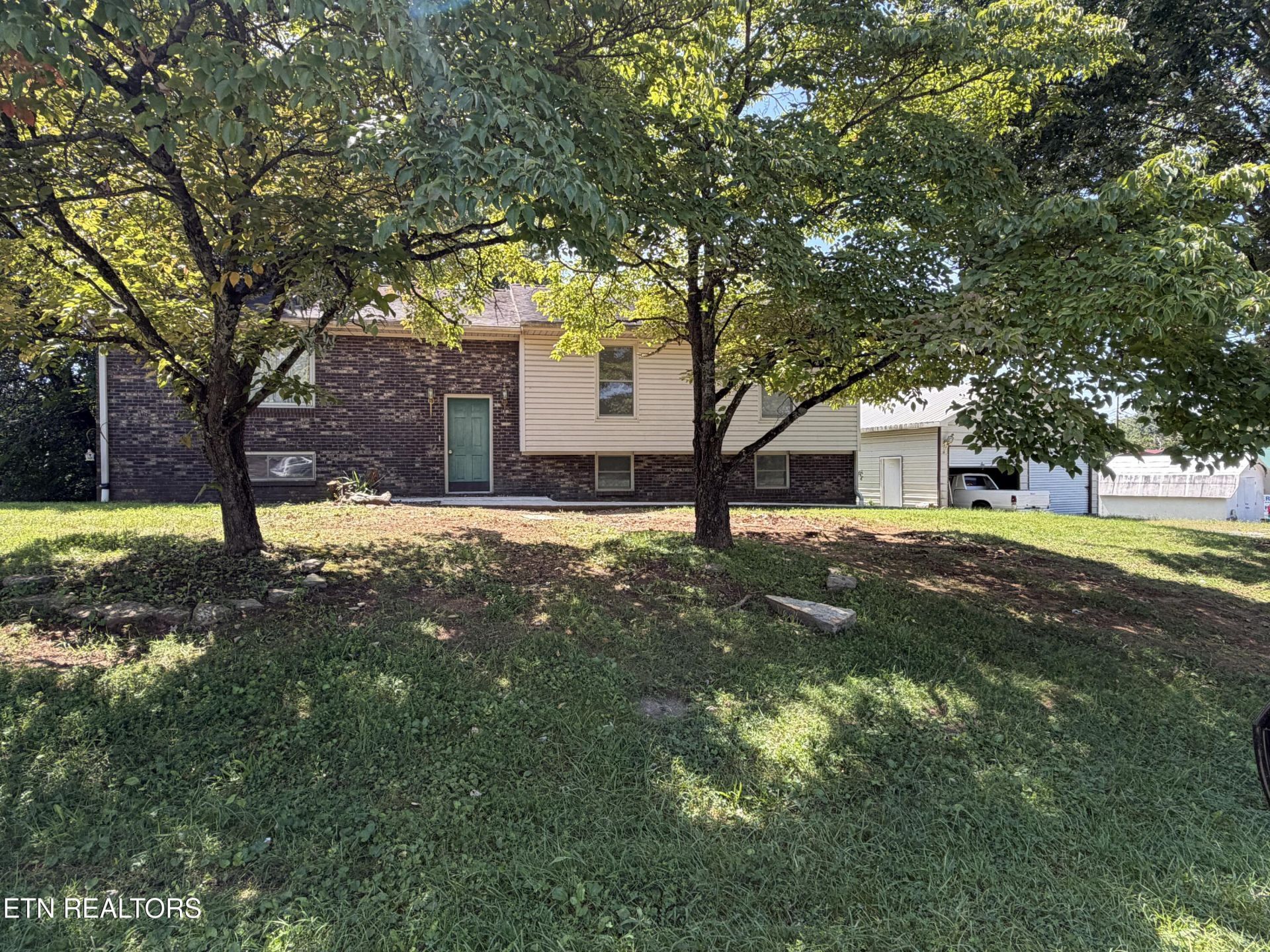 306 Boone Drive, Harrogate, TN 37752 Main Photo