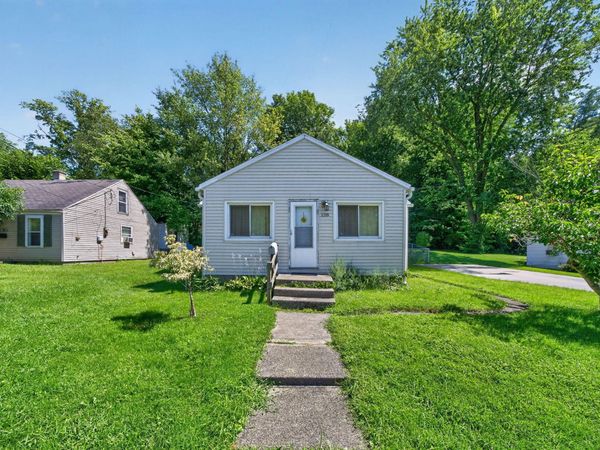 128 N East Street, Cassopolis, MI 49031