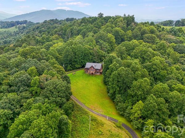 515 Raccoon Branch Road , Green Mountain, NC 28740