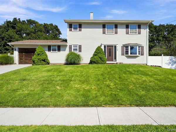 25 Harvey Lane , Ronkonkoma, NY 11779